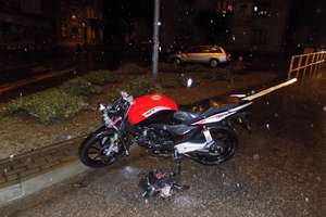 Wypadek na ul.Mickiewicza w Nowym Mieście z udziałem motorowerzysty i kierowcy audi