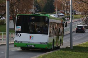 Kolejne ograniczenia w Kętrzynie. Miasto m.in. zawiesza komunikację autobusową i deleguje Straż Miejską do kontrolowania młodzieży [VIDEO]