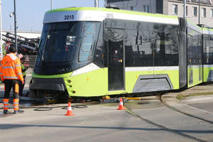 W Olsztynie wykoleił się nowy tramwaj. Niedawno przyjechał do nas z Turcji [ZDJĘCIA, VIDEO]
