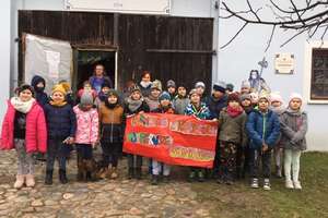 Uczniowie z Kruszewca odwiedzili pałac w Nakomiadach