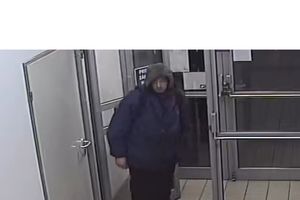 Policja publikuje wizerunek mężczyzny, który mógł ukraść kartę bankomatową i dowód osobisty [VIDEO]