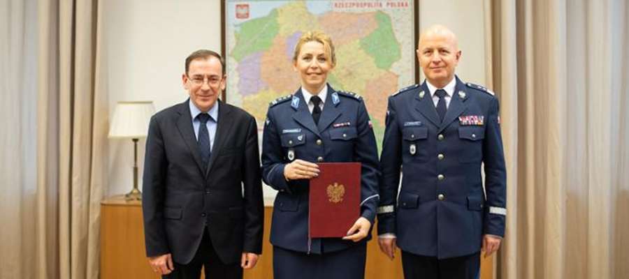 Nowa komendant-rektor Insp. Iwona Klonowska pracowała w Komendzie Głównej i wykładała w Legionowie. Teraz pokieruje szczycieńską Uczelnią.