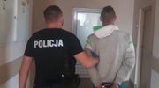 Uciekał przed policjantami, bo był poszukiwany. Odpowie za czynną napaść na funkcjonariusza