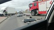 Wypadek na Kilińskiego w Ełku - kierowca stracił panowanie i wjechał prosto w sygnalizator świetlny
