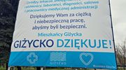Baner z podziękowaniami w centrum Giżycka