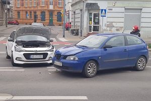 Wypadek na ul. Partyzantów w Olsztynie. Jedna osoba trafiła do szpitala