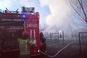 Ponad 30 strażaków walczyło z pożarem [ZDJĘCIA]