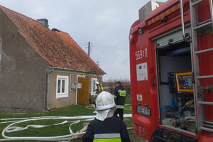 Strażacy walczyli z pożarem domu

