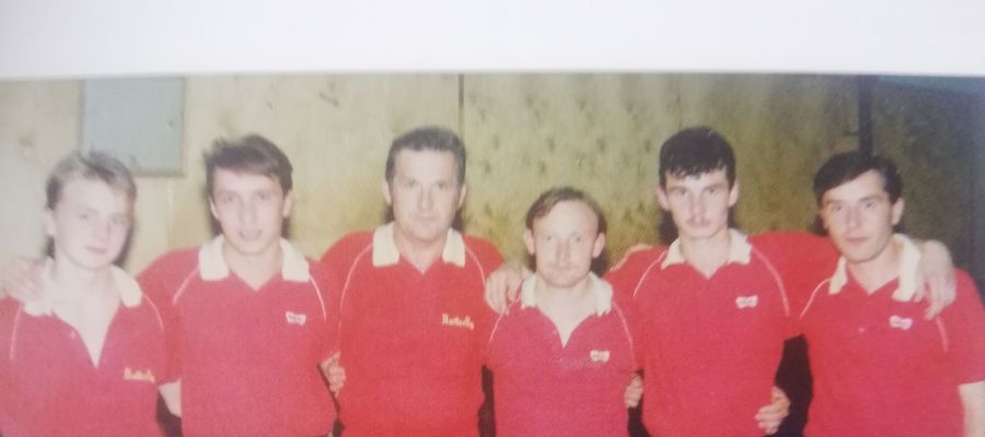 W 1993 roku Kormoran Ostróda awansował do ekstraklasy w składzie (od lewej): Artur Baranowski, Georgij Rubinstein, Edward Gunkowski, Zenon Kastrau, Tadeusz Dybiec, Tadeusz Czyczel