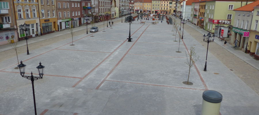 Zrewitalizowany plac Konstytucji 3 Maja w Bartoszycach