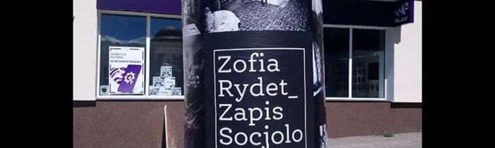 Fotografie z wnętrza wyszły na zewnątrz. W Olsztynie pojawiła się nietypowa wystawa [ZDJĘCIA]