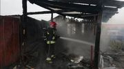 Strażacy gaszą ogień w Magdaleńcu