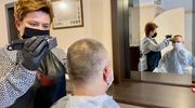 Salony fryzjerskie wróciły do pracy. "Pierwszy dzień był bardzo ciężki" [VIEDO]