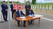 "Szesnastka" wkracza w kolejny etap. Podpisy pod umową na rozbudowę drogi zostały złożone