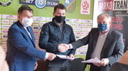Umowa podpisana — można zaczynać budowę stadionu w Wikielcu! [ZDJĘCIA]