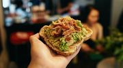 Pasty na tosty BEZ awokado: 2 przepisy na wegetariańskie pasty do kanapek dla dzieci i dorosłych 
