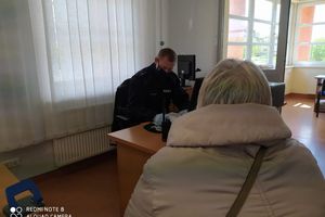 Nie mogła się powstrzymać i przywłaszczyła torebkę

