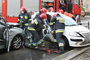 Seria wypadków i kolizji na drogach Olsztyna trwa. Na ul. Limanowskiego zderzyły się dwa samochody [ZDJĘCIA]