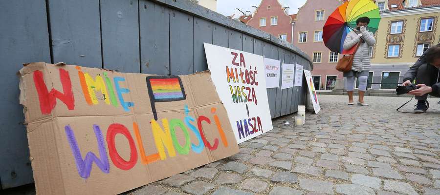 Parlement Europejski chce legalizacji związków partnerskich i małżeństw jednopłciowych w Polsce