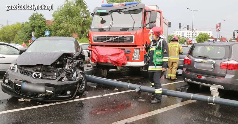 wypadek na skrzyżowaniu Pstrowskiego i Sikorskiego w Olsztynie