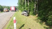 Kobieta kierująca mercedesem uderzyła w drzewo. Jechała z dzieckiem