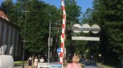 Wandale uszkodzili szlaban przy zabytkowym moście