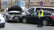 Trzy samochody zderzyły się w centrum Olsztyna. Dwie osoby przewiezione do szpitala