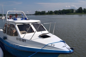 Nowa łódź patrolowa na Jezioraku [WIDEO, ZDJĘCIA]. Policja połączyła siły z Żeglugą Śródlądową 
