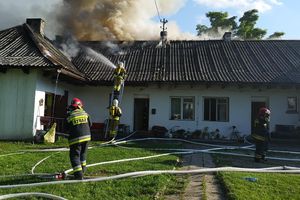 Pożar we wsi Żywy. Akcja strażaków trwała 4 godziny
