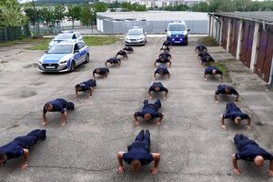 Policjanci pompowali dla Wojtusia