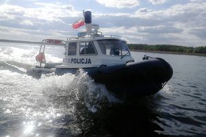 Dwóch nietrzeźwych sterników zatrzymanych przez policyjnych wodniaków na Jeziorze Nidzkim