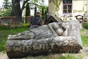Z wizytą u rzeźbiarza Piotra Gołębiowskiego w Wirwiltach [VIDEO, ZDJĘCIA]