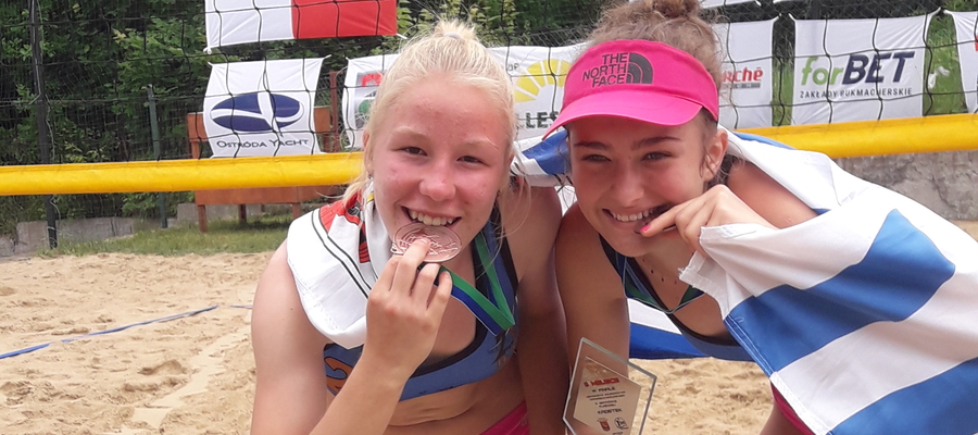 Ewelina Jarnicka i Nikola Sołobodowska (Zryw) zdobyły brązowe medale mistrzostw województwa i awansowały do turnieju półfinałowego mistrzostw Polski kadetek