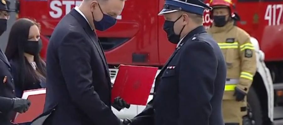 Strażacy z Lubowidza i Krzeczanowa odebrali promesy z rąk prezydenta Andrzeja Dudy