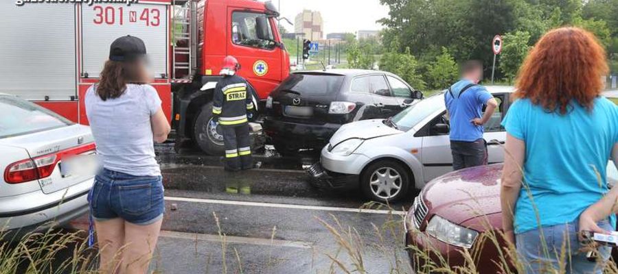 wypadek na skrzyżowaniu Pstrowskiego i Sikorskiego w Olsztynie