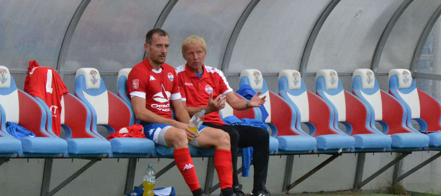 Trener Piotr Kołc (z lewej) i dyrektor sportowy Jarosław Kotas mają czas na budowanie zespołu