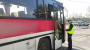 Pijany 68-latek kierował autobusem. Tłumaczył, że napił się soku jabłkowego i zapalił papierosa