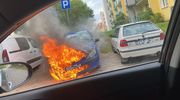 Pożar na parkingu przy ul. Nowowiejskiej. Samochód spłonął doszczętnie 