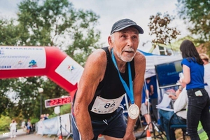 PRZEWODNIK PO BIEGANIU|| Jestem ciekaw biegania po 80-tce – niezwykła historia Andrzeja Grabkowskiego