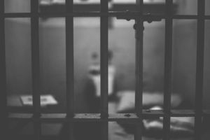 Wytropili w Mławie 29-latkę poszukiwaną listem gończym za rozbój