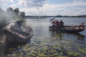 Policja wyjaśnia przyczyny pożaru łodzi na Drwęckim