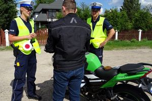 Nietrzeźwy motocyklista bez uprawnień zatrzymany dzięki obywatelskiemu zgłoszeniu