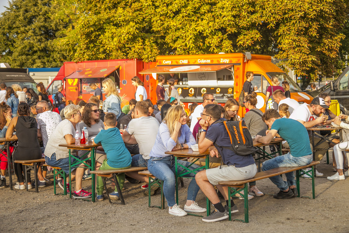 Koniec wakacji zapowiada się wyjątkowo smacznie. 
29 i 30 sierpnia w Olsztynie odbędzie się 10 edycja Festiwalu Smaków Food Trucków. 
 - full image