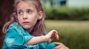 Sińce pod oczami u dziecka – czy są objawem choroby? Co oznaczają WYJAŚNIAMY
