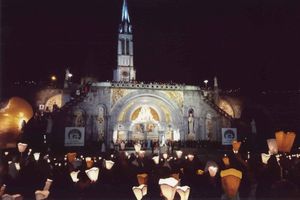 Sanktuarium Matki Bożej w Lourdes uczy szacunku i troski o chorych i cierpiących