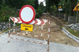 Remontują ul. Partyzantów, jesienią rozpoczną się naprawy kolejnych trzech ulic w Bartoszycach