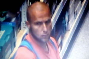 Policja publikuje wizerunek mężczyzny, który podejrzewany jest o kradzież w Olsztynie [VIDEO]