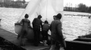 Jak upolować ptaka – to młody żeglarz też musiał wiedzieć... Z kart historii MOS-u [ARCHIWALNE ZDJĘCIA]