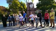 Pojechali rowerami na grób księdza Popiełuszki