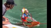 FILM: Maluch na nartach wodnych oburzył internautów!
